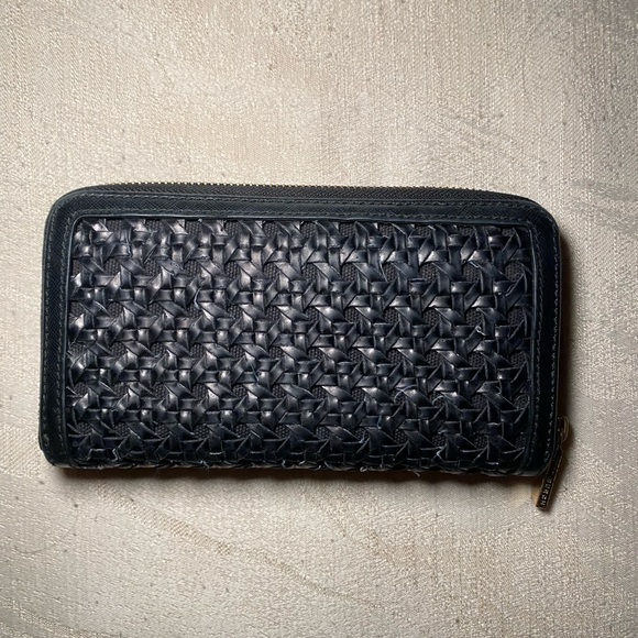 TORY BURCH 🤍Women's Blue Robinson Basket Weave Ziparound Wallet - Picture 2 of 7